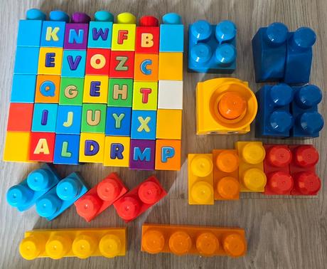 Mega bloks hudobný vláčik s písmenkami, 