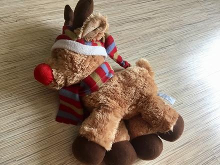 Krasny vacsi plyšový sobík, 