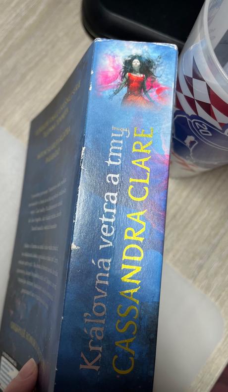 Cassandra clare - kráľovná vetra a tmy, 