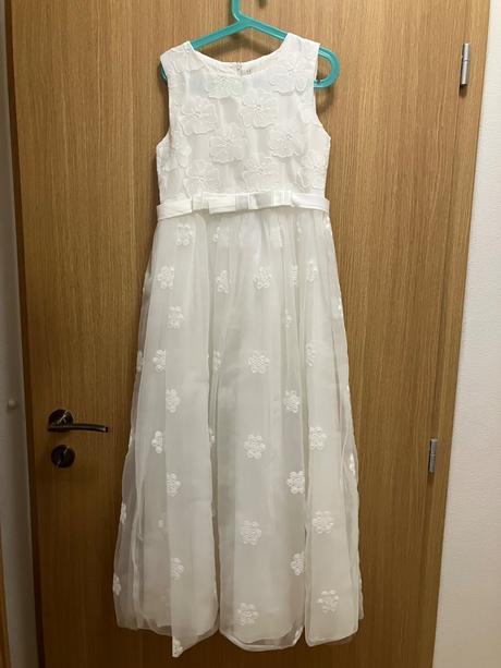 Šaty na 1. sväté prijimanie, 140