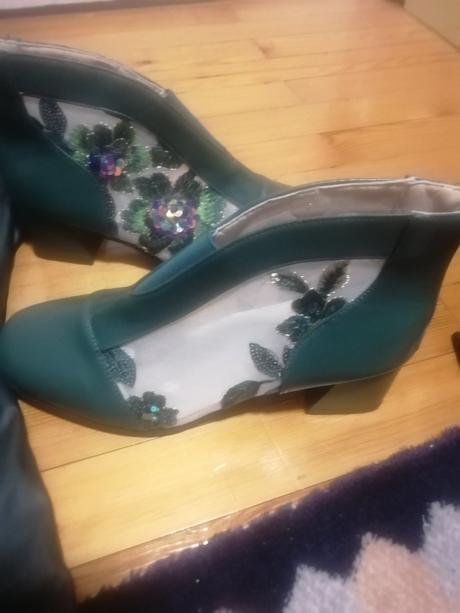 Kotnikove topanky, 39