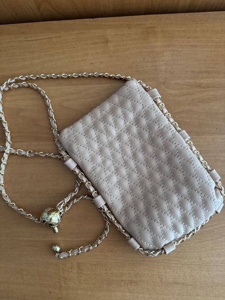 Ružova mala kabelka, 