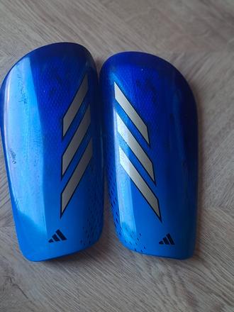 Chrániče adidas,