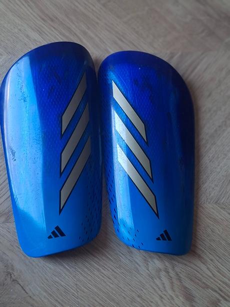 Chrániče adidas,