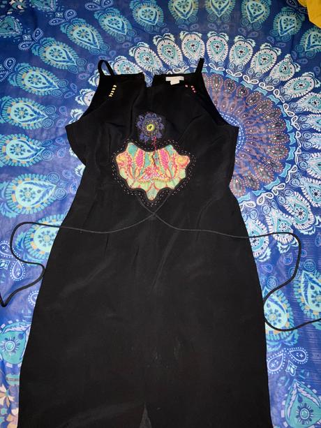 Čierne zaujímavé šaty, 38