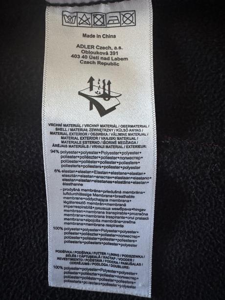 Cervena chlapcenska bunda, 146