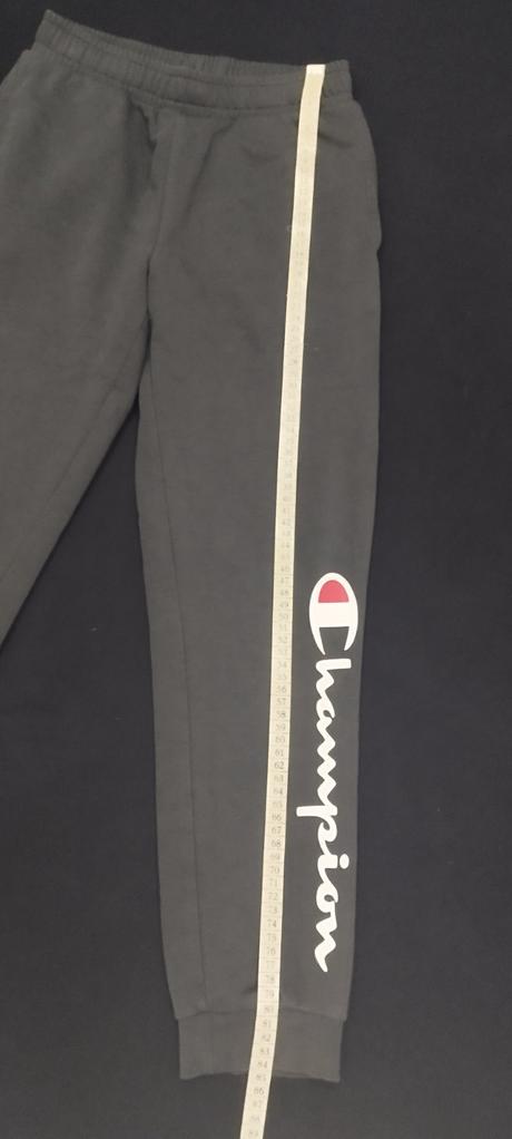 Tepláky top stav ako nové, champion,134