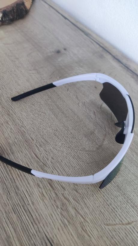 Športové slnečné okuliare,