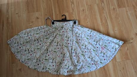 Kvietkovana sukna zo sashe, xs