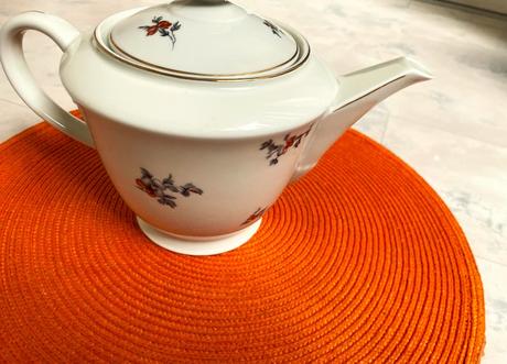 Starožitná porcelánová konvica, 