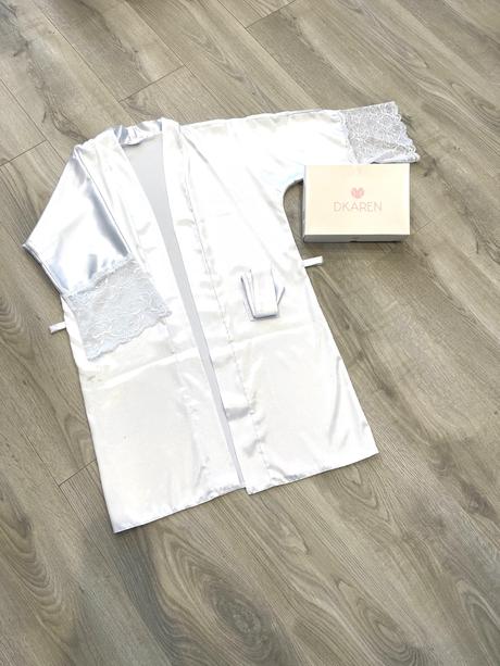 Saténový župán s čipkou, s