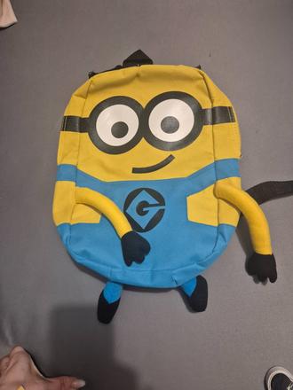 Krasny mimon ruksak, 