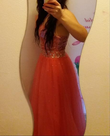 Kamienkove spoločenské saty, s