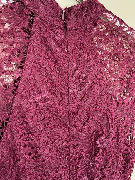 Šaty (cena s poštou), s