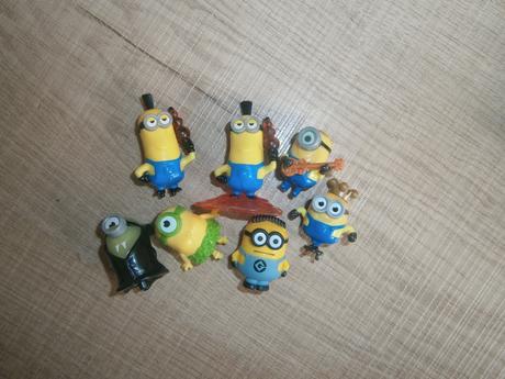 Kinder hračky(cena za ks), 