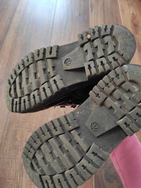 Lakované vyteplene čižmy, 28