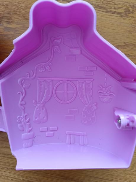 Cry babies domček na kľúč červená čiapočka,