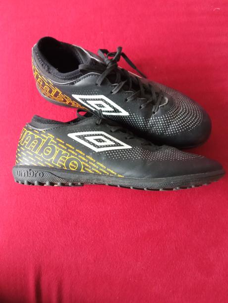 Halovky, umbro,36