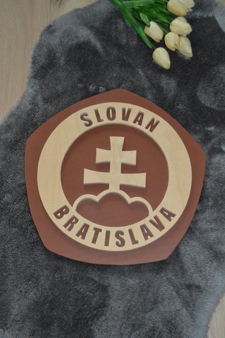 Drevený znak šk slovan bratislava ručne robená d,