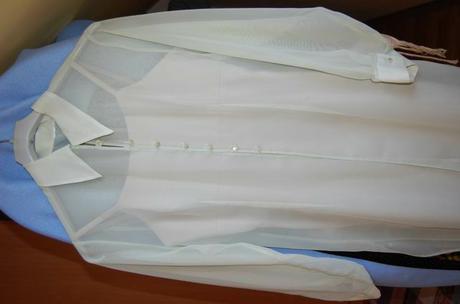 Kvalitne slavnostne saty s priesvitnym plášťom, 38