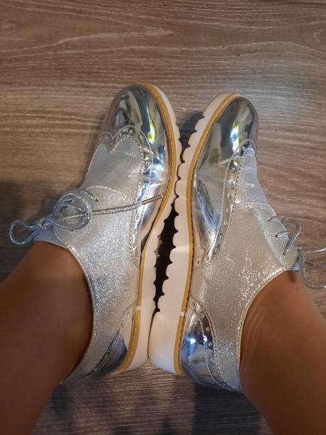 Krásne  strieborné mokasiny, 39