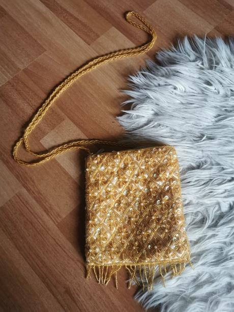 Malá kabelka zlatej farby, 