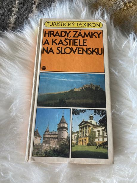 Hrady, zámky a kaštiele na slovensku (1990),