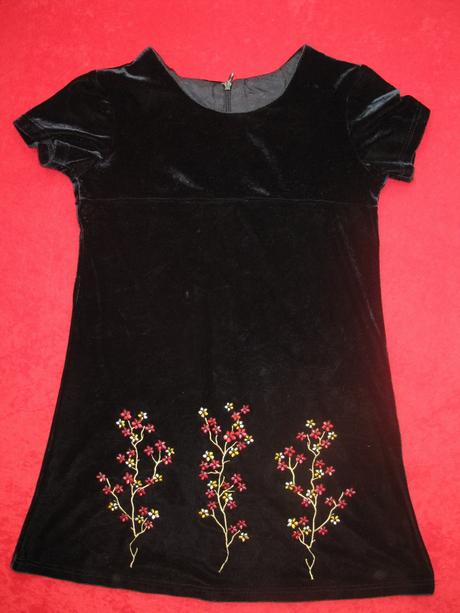 Dievčenské zamatové šaty, 110