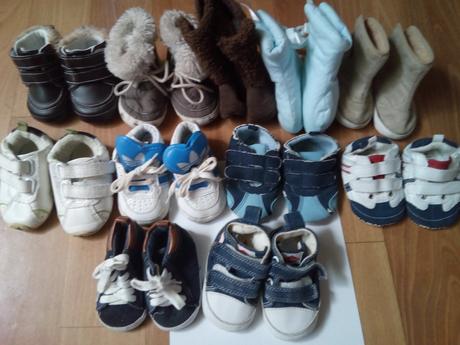 Bielomodre capacky, 18