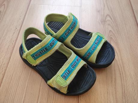 Ľahké sandálky, 31