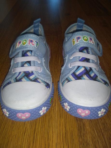 Plátené tenisky, 26