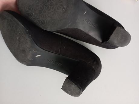 Čierne lodičky, 37