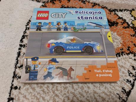 Kniha/leporelo lego city policajná stanica,