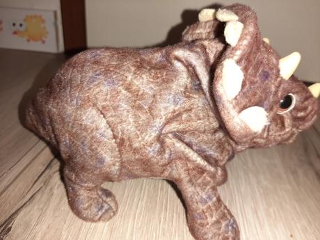 Hasbro triceratops, 