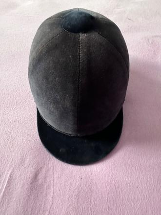 Semišová prilba + chapsy, 