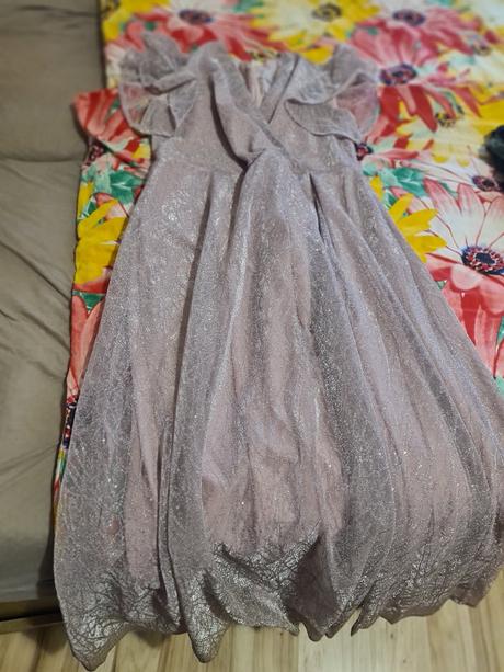 Trblietave spolocenske saty, 46