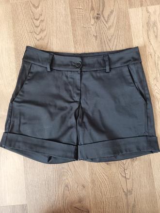 Saténové kraťase, 36