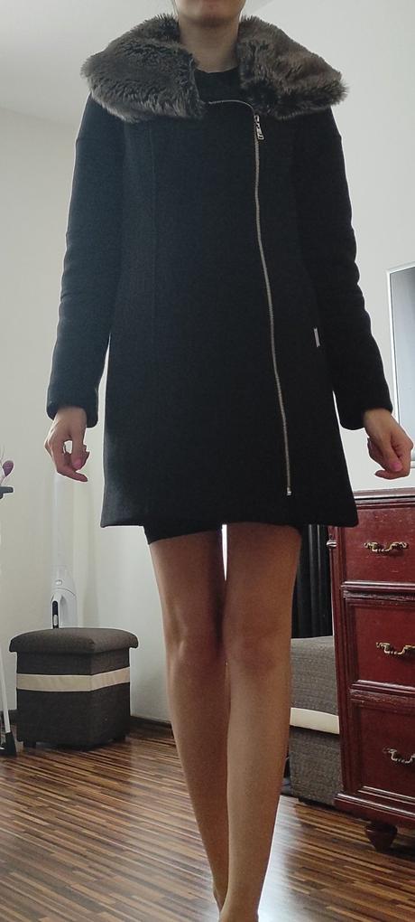 Hrubší zimný kabát, 36