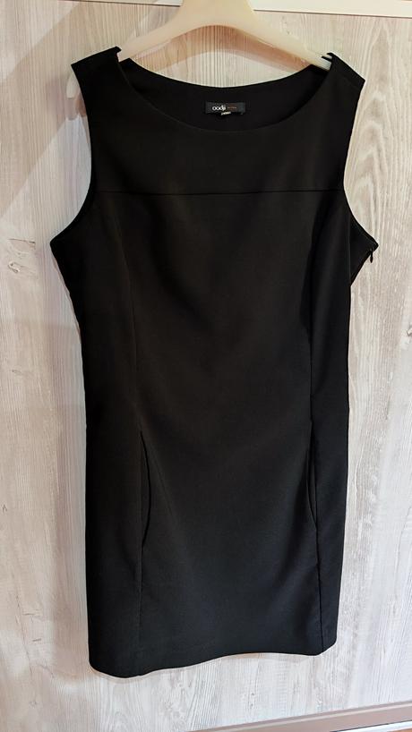 Malé čierne šaty, xs