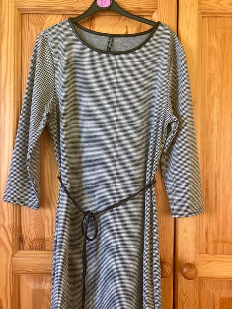 Dámske saty vel.s, s