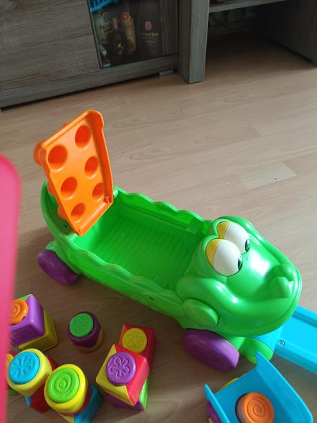 Krokodíl, autíčko,