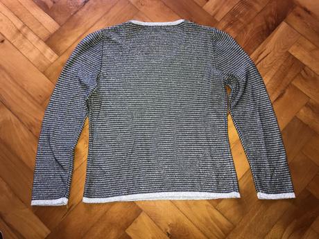 Páskovaný čierno-strieborný sveter, s