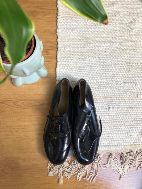 Čierne lesklé lakované topánky / lakovky, 37