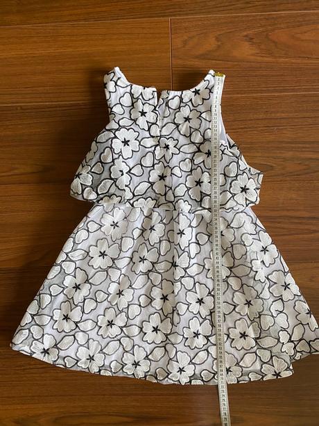 Dievčenské sviatočné šaty, 146