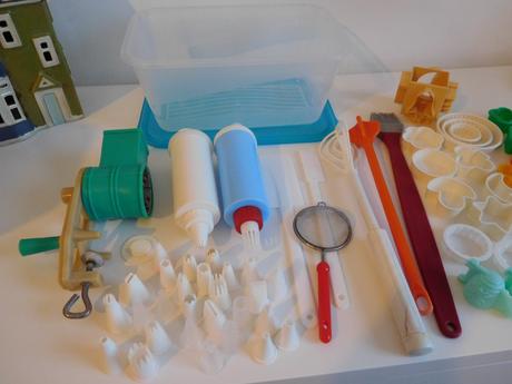 Mlynček na orechy, vykrojovatka na pečivo,, 