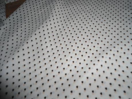 Biela bluzka s ciernymi bodkami, m