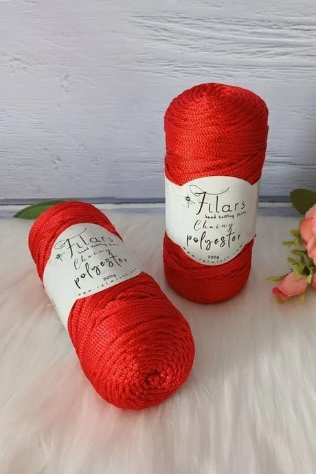 Lesklá priadza filars chainy polyester červená 2 k,