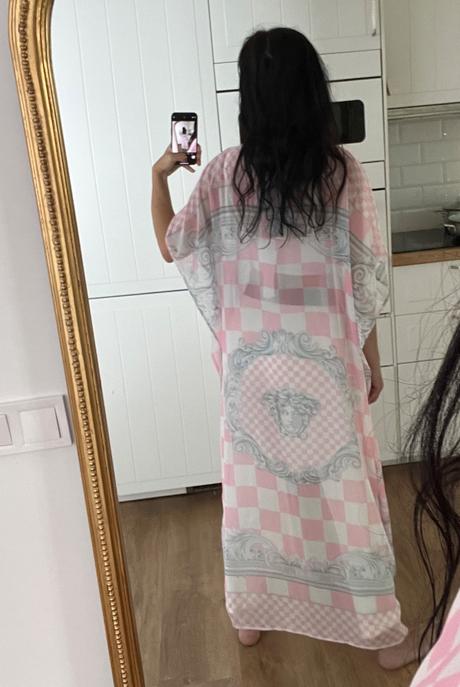 Versace kaftan stal 950 eur, versace