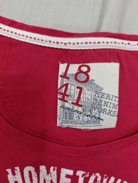 Červené tričko, s