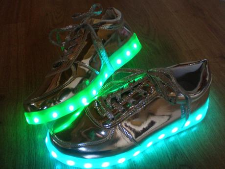Nove svietiace tenisky.41, 41